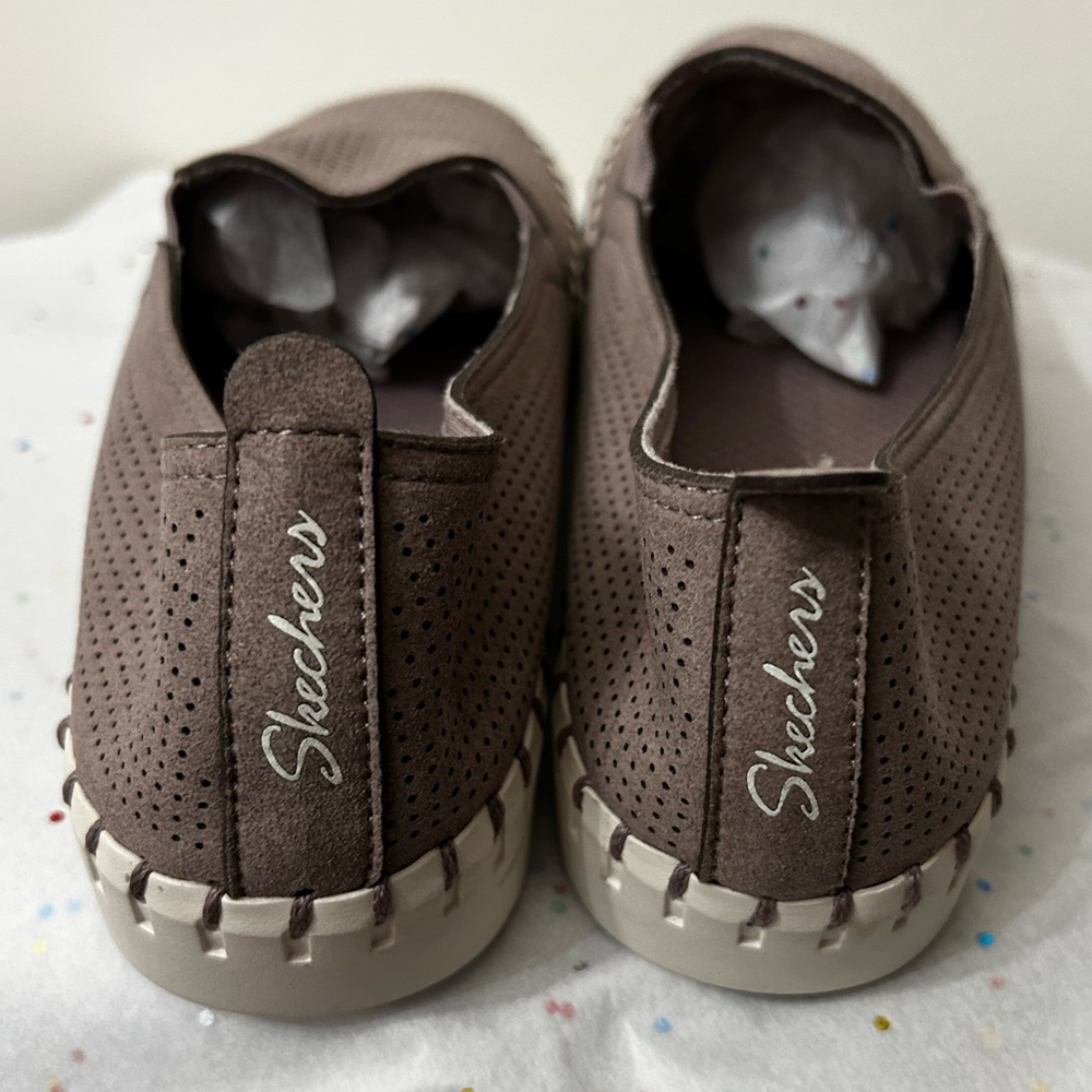 Sketchers slip on sneaker-size 6.5US - Picture 4 of 6